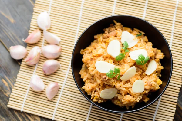 Arroz Frito Con Cerdo Picado Ajo Rodajas Bol Comida Asiática —  Fotos de Stock