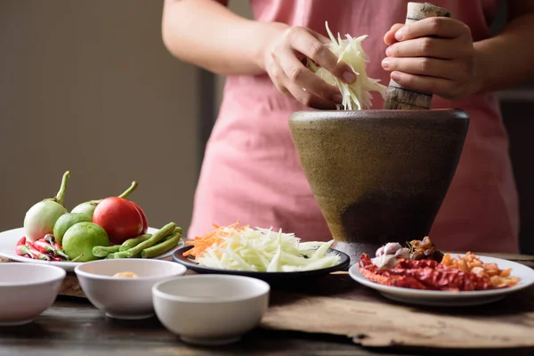 Tayland mutfağı, yemek malzemeleri ve baharatlı papaya salatası tarifi (Som Tum), Tayland yemeği pişirme