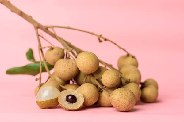 Fresh Longan Fruit Pink Background Tropical Fruit — Stock Photo, Image