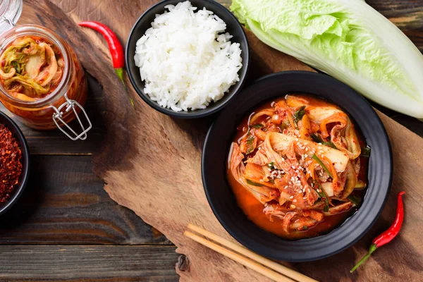 Kimchi Col Plato Comer Con Arroz Cocido Mesa Madera Comida — Foto de Stock