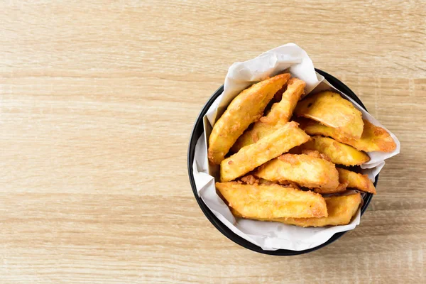 Frittierte Süßkartoffeln Einer Schüssel Auf Holztisch Köstliche Hausgemachte Zwischenmahlzeit Draufsicht — Stockfoto