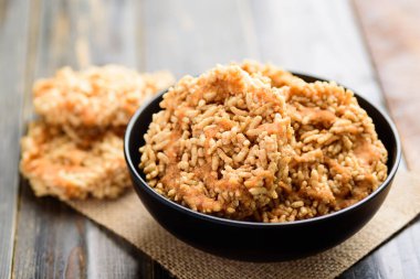 Yerel Tayland çerezi (Khao Tan), kamış şekerli kızarmış pirinç.