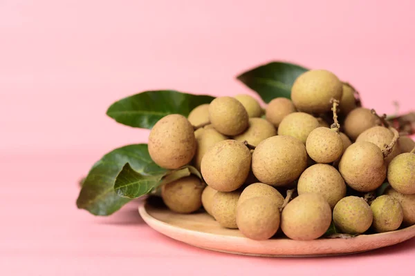 Fresh Longan Fruit Plate Pink Background Tropical Fruit — Stock Photo, Image