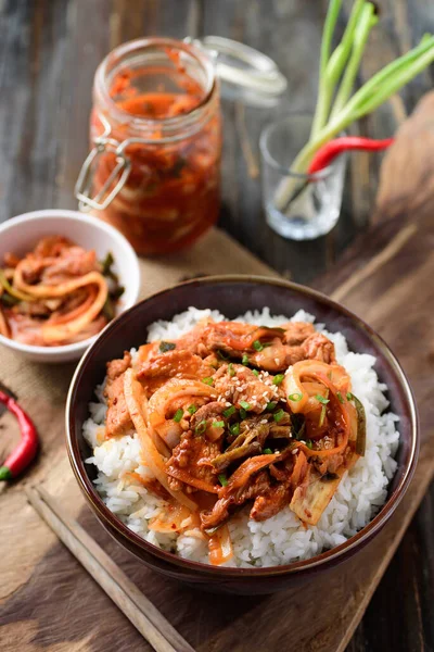 Comida Coreana Revuelva Kimchi Frito Con Cerdo Sobre Arroz Cocido — Foto de Stock