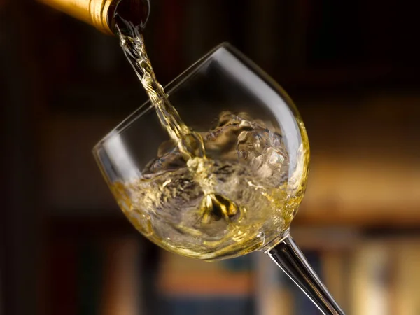 White Wine Poured All Its Forms Library Background — Stock Photo, Image