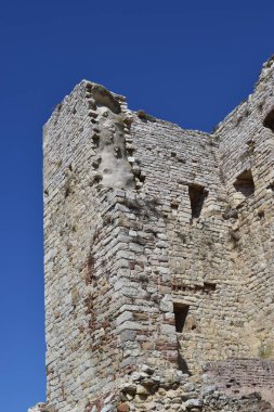 Toskana 'daki antik harabelerin renklerinin karşıtlığı