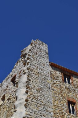 Toskana 'daki antik harabelerin renklerinin karşıtlığı