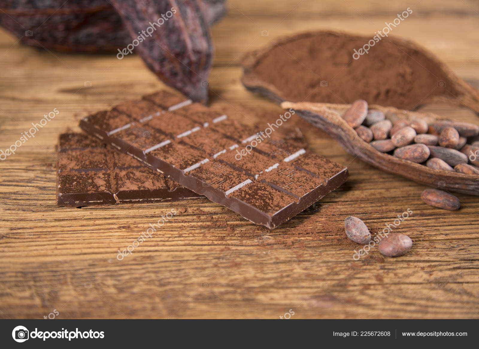 木製の背景 ココア 茶色の背景に濃いビター チョコレート 生ココア 木製の背景 ココア 茶色の背景に濃いビター チョコレート 生ココア