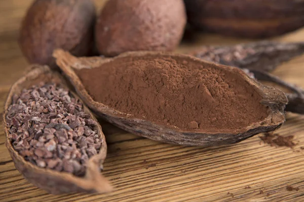 Какао Бобы Деревянном Фоне Какао Темно Горький Шоколад Сырой Какао — стоковое фото