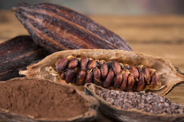 Kakao Çekirdeği Bir Ahşap Arka Plan Kakao Kahverengi Bir Arka — Stok fotoğraf