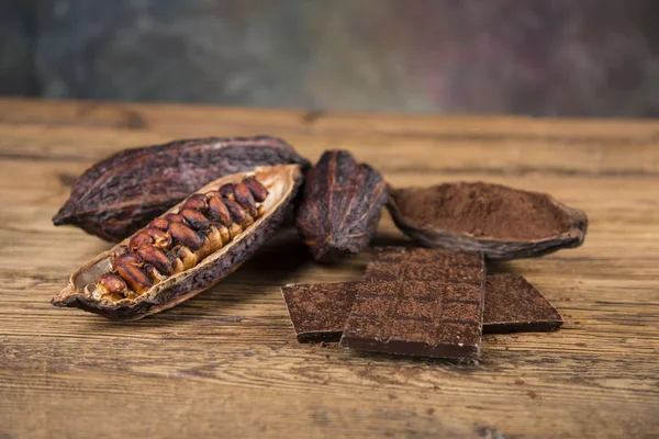 Kakaóbab Egy Fából Készült Háttér Kakaó Sötét Keserű Csokoládé Nyers — Stock Fotó