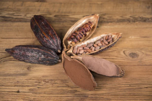 Kakaové Boby Dřevěné Pozadí Kakao Tmavé Čokolády Raw Kakao Hnědé — Stock fotografie
