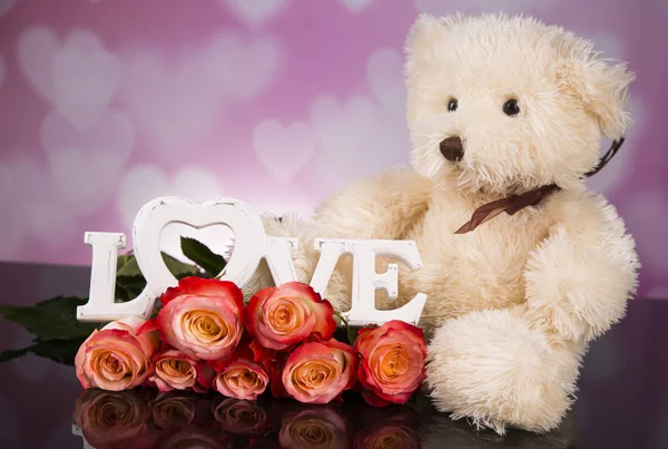 Ein Strauß Rosen Und Ein Teddybär Maskottchen Valentinstag — Stockfoto