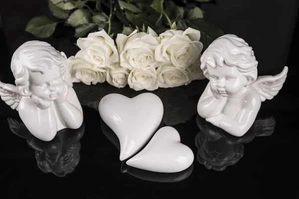 Ramo Rosas Blancas Ángeles Del Amor Corazones Porcelana Día San — Foto de Stock
