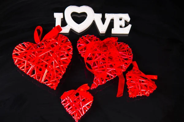 Corazón Mimbre Rojo Tiene Fondo Negro Día Los Amantes — Foto de Stock