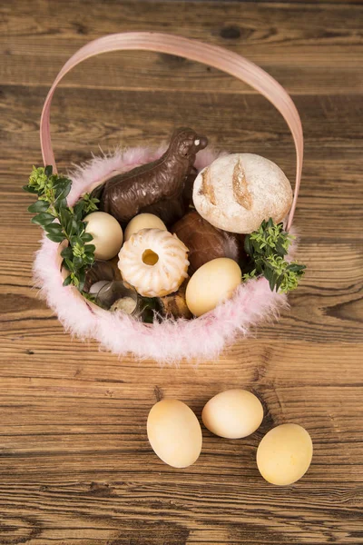 Páscoa. Palmas coloridas e base. Alimentos para velas de Páscoa. Ovos — Fotografia de Stock