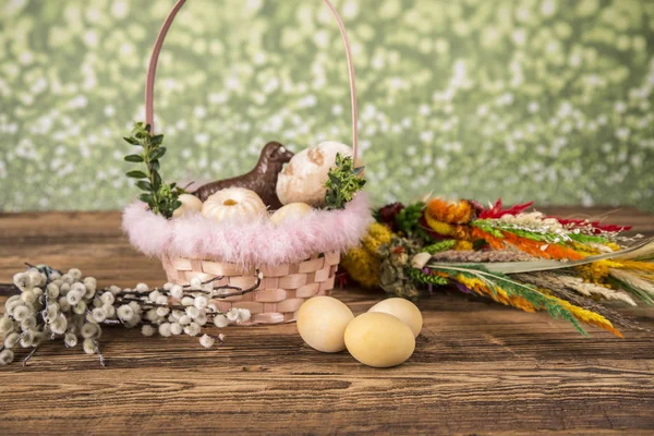 Easter. Colorful palms and base. Foods for Easter candles. Eggs — Stock Photo, Image