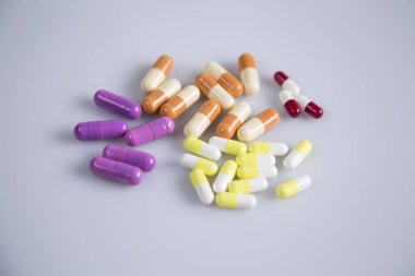 Pigment, tablet veya hap. İlaç lar ve vitaminler koleksiyonu. Diyet takviyesi.