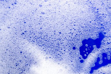 makro yakın çekim sabun köpük Bubble mavi zemin üzerine