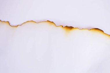 kenarları beyaz gölge beyaz arka plan ve metin kopya alanı ile yanmış kağıt kapatın.