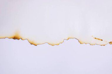 kenarları beyaz gölge beyaz arka plan ve metin kopya alanı ile yanmış kağıt kapatın.