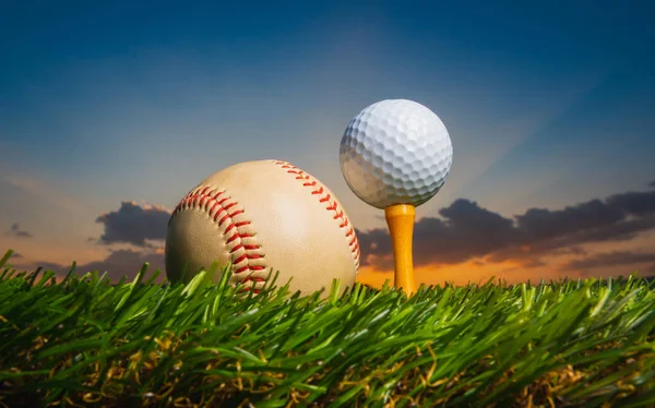 Pallina Golf Pioli Tee Pronto Giocare Baseball Sul Prato Verde — Foto Stock