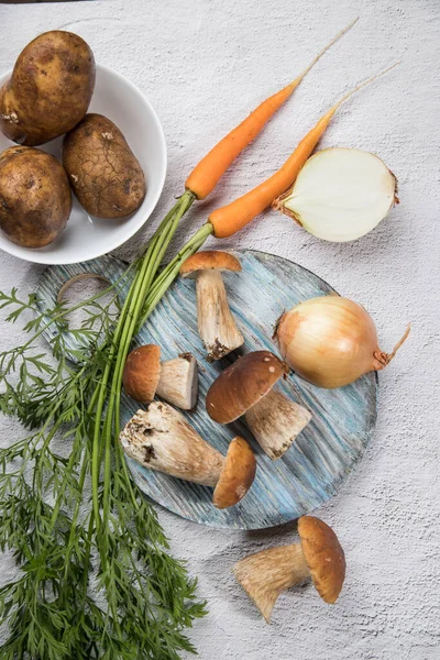 Ingredienser För Matlagning Svamp Soppa Porcini Svamp Lök Morötter Potatis — Stockfoto
