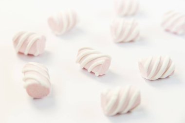 hatmi background.white backdrop.minimalist stili