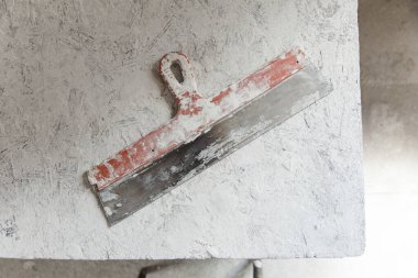 Alçıdaki spatulaları onar