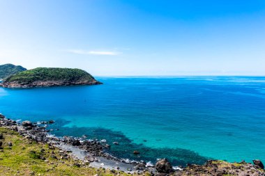 Bu savaşlardan onlarca yıl sonra, barışçıl bir Con Dao Vietnam adası cennetidir. Con Dao adasının geniş manzarası, Vietnam