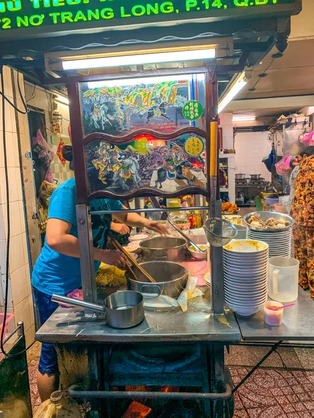 Ho Chi Minh city, Vietnam - 29 May 2020: Sanh Ky Mi Gia restaurant, Vietnamese pork and shrimp noodle soup (Hu tieu mi), Garnish with chopped scallions, slices of chicken or pork — Stock Image Chi Minh City Vietnam May 2020 Sanh Gia Restaurant Vietnamese Royalty Free Stock Photos
