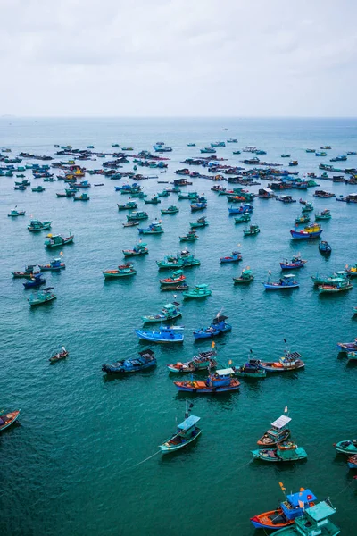 Barcos Pescadores Tradicionales Alineados Puerto Duong Dong Popular Isla Hon — Foto de Stock