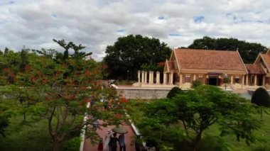 Po Klong Garai kulesi, 13. yüzyılın sonlarında ve 14. yüzyılın başlarında Trau tepesinde (Do Vinh - Thap Cham) inşa edilmiş bir Cham kulesidir.