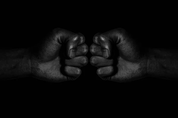 黒の生活黒の強い拳で物質の背景 コンセプトのための抗議と暗い背景 — ストック写真
