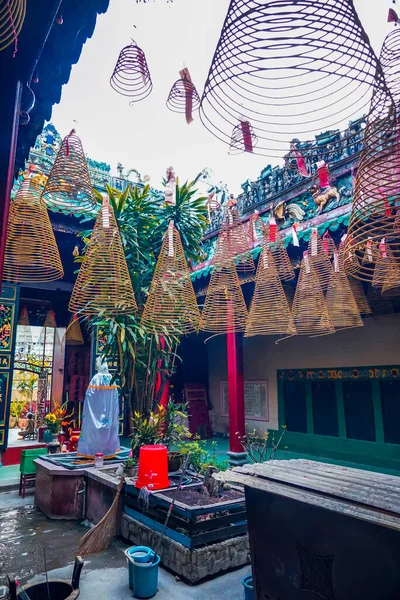 ベトナムホーチミン市1月11日2020年 ティエンハウ寺院入口門 ホイアンクアンチュウ塔 ベトナムホーチミン市 サイゴン のベトナム中国寺院の1つ — ストック写真
