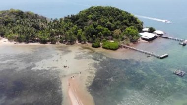 Kien Luong, Kien Giang, Vietnam 'daki Ba Lua Takımadası' nın (diğer adı Binh Tri Adası) havadan görünüşü.