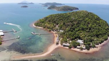Kien Luong, Kien Giang, Vietnam 'daki Ba Lua Takımadası' nın (diğer adı Binh Tri Adası) havadan görünüşü.