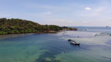 Kien Luong, Kien Giang, Vietnam 'daki Ba Lua Takımadası' nın (diğer adı Binh Tri Adası) havadan görünüşü.