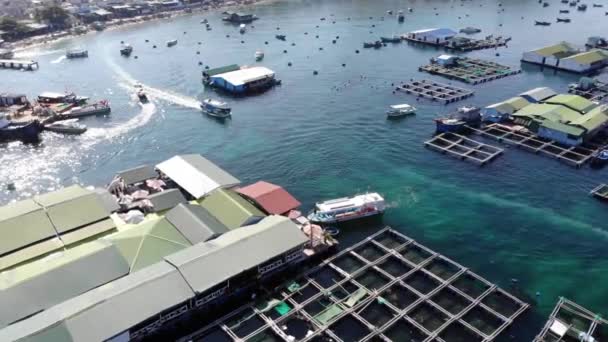 Luchtfoto Van Binh Hung Eiland Met Toeristen Vissersboten Vissersdorpen Drijvende — Stockvideo