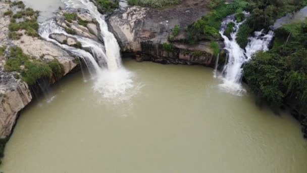 ベトナムの中央高地で最も美しい滝 乾燥樹液 ドライニュー 空中風景 — ストック動画