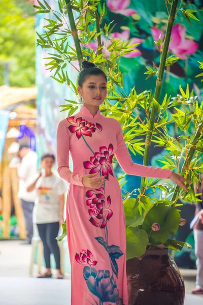 Chi Minh City Vietnam Giugno 2020 Belle Ragazze Vietnamite Che — Foto Stock