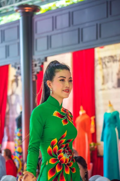 Chi Minh City Vietnam June 2020 Beautiful Vietnamese Girls Performing — Stock Photo, Image