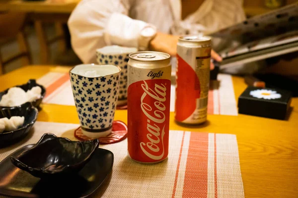 Chi Minh City Vietnam Juni 2020 Cool Cocacola Burkar Bordet — Stockfoto