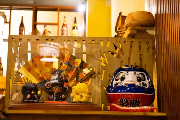 Ho Chi Minh şehri, Vietnam - 22 Haziran 2020: Ho Chi Minh, Vietnam 'da Japon suşi restoranında Japon dekorasyonu