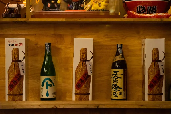 Ho Chi Minh şehri, Vietnam - 22 Haziran 2020: Ho Chi Minh, Vietnam 'da Japon suşi restoranında Japon dekorasyonu