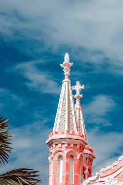 Tan Dinh Kilisesi Saigon pembe bir renktir, Romen tarzı, karmaşık Gotik ve Rönesans unsurlarının Vietnam 'da çalkantılı dönemlerde hayatta kaldığını görebilirsiniz. Ho Chi Minh şehrinde, Vietnam.