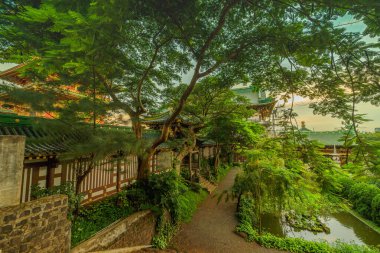 Pleiku, Vietnam - 11 Temmuz 2020: Minh Thanh pagoda, Pleiku şehrindeki görkemli bir Budist mimari yapı, Gia Lai (Vietnam 'ın merkezi İskoçya))