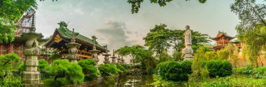 Pleiku, Vietnam - 11 Temmuz 2020: Minh Thanh pagoda, Pleiku şehrindeki görkemli bir Budist mimari yapı, Gia Lai (Vietnam 'ın merkezi İskoçya))