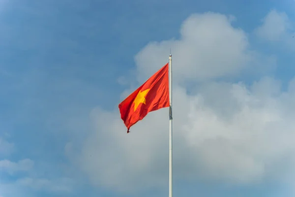 Waving Flag Van Vietnam Met Prachtige Lucht Wolken Rode Vlag — Stockfoto