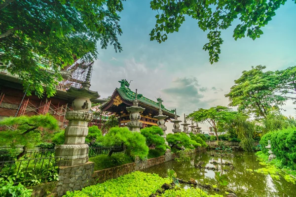 Pleiku, Vietnam - 11 Temmuz 2020: Minh Thanh pagoda, Pleiku şehrindeki görkemli bir Budist mimari yapı, Gia Lai (Vietnam 'ın merkezi İskoçya))